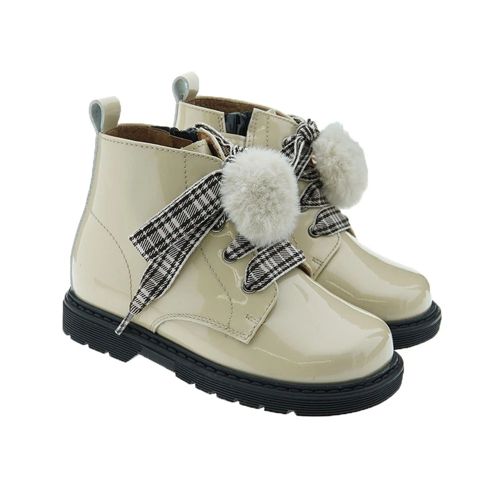 Botitas Charol Niña Pompones Clarys 16004